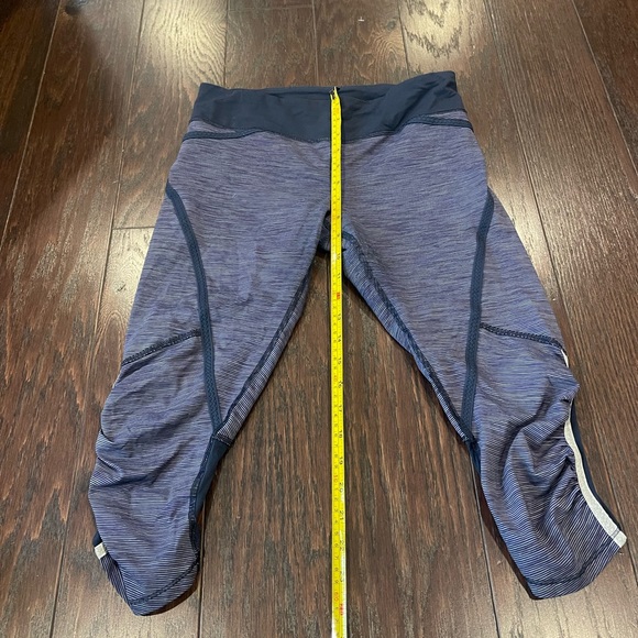 Lululemon Women  Pace Crop Capri Leggings Blue Stripe Reflective  Size 6 - Picture 4 of 7